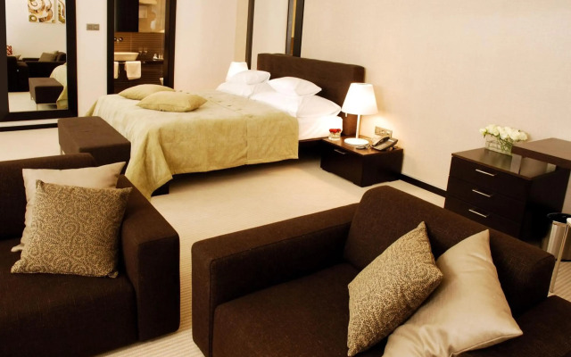 Roset Hotel & Residence