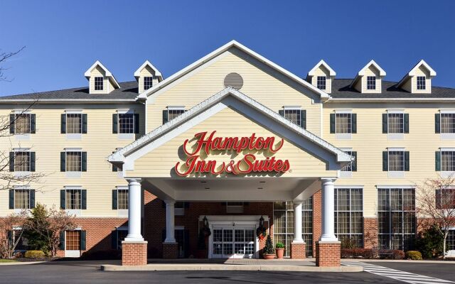 Hampton Inn & Suites Williamsburg Square