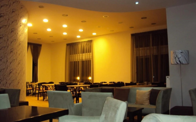 Aitheron Hotel Air Park