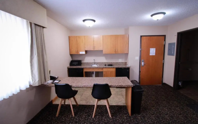 Canby Inn And Suites