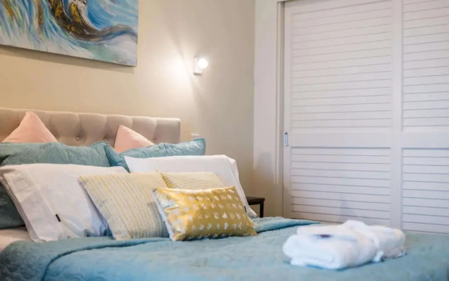 Waterfront Seaview Apt Hotel