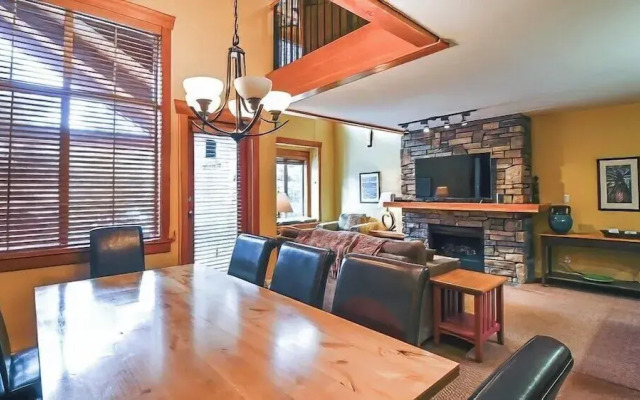 Pinnacle Ridge Chalets by Fernie Lodging