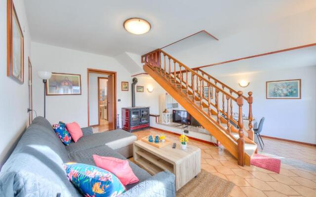Cedar House Villa Few Minutes From Lake