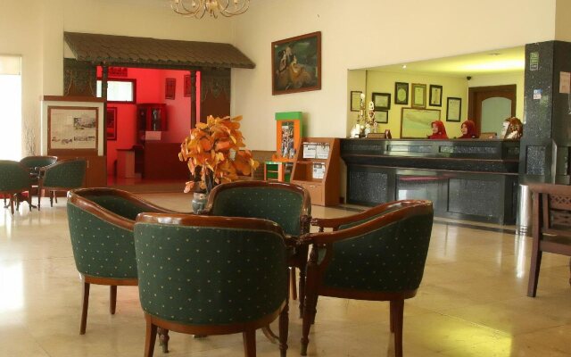 Candisari Hotel & Resto