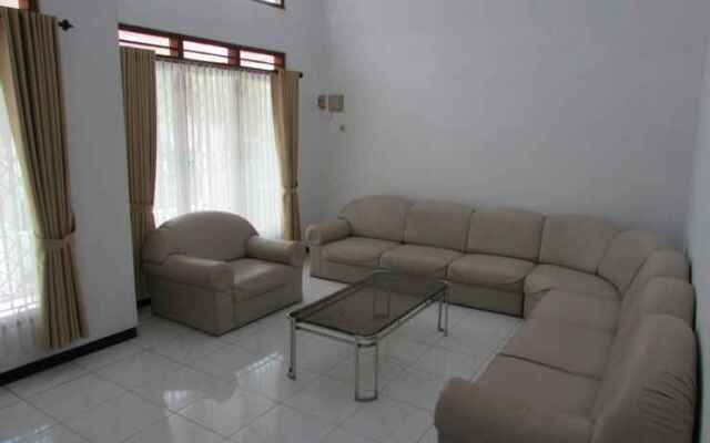 Guest House Griya Jambu 20