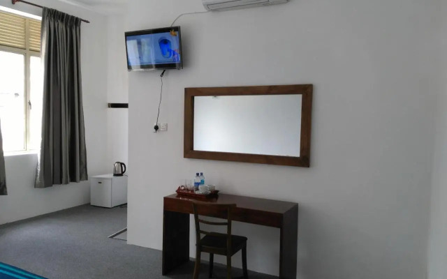 West Inn Colombo