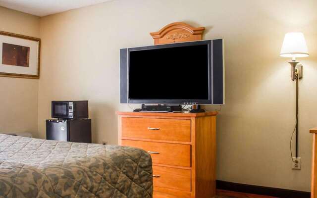 Rodeway Inn Huntington Station - Melville