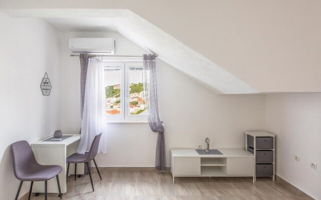 Amazing Home in Komarna With Wifi and 3 Bedrooms