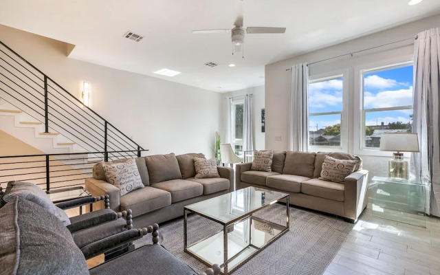 Cozy Living in Mid City