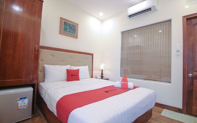 RedDoorz Premium @ Nguyen Thai Son Street