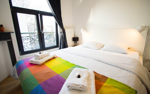 Unit 9 - Vibrant Room near Avenue Louise Best Location