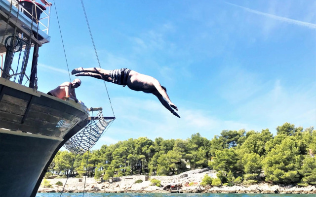 Rhythm Floating Hostel - Zadar