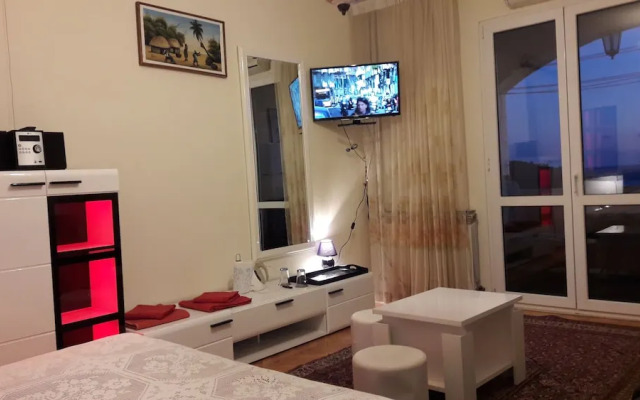 Rooms-House With Garden