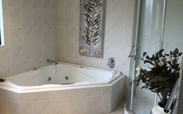 Howick Luxury Large Home