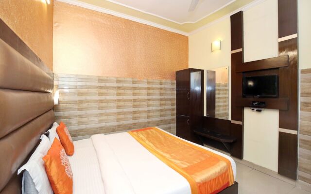 OYO 12155 Hotel Awdesh Inn