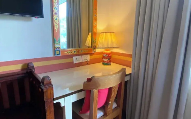 Three Jewels Boutique Hotel