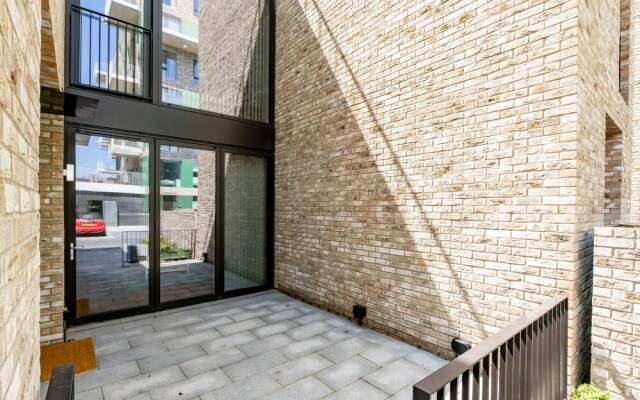 Modern Townhouse Near 02 Arena & Excel