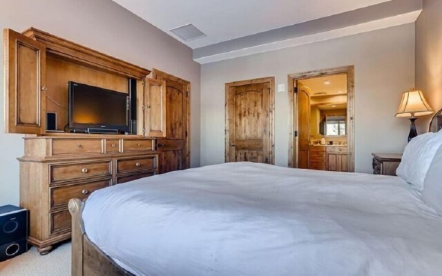 Luxury 3 Bedroom Mountain Vacation Rental in the Heart of Lionshead Village in Vail