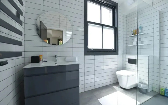 Contemporary 2 Bedroom Apartment on Columbia Road