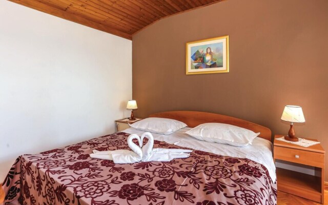 Beautiful Home in Nemira With Jacuzzi, Wifi and 2 Bedrooms