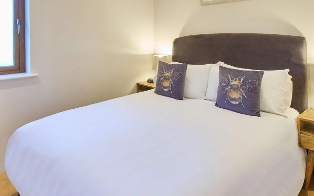 Host Stay Cobnut Barn