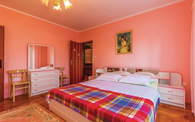 Awesome Apartment in Mundanije With 3 Bedrooms