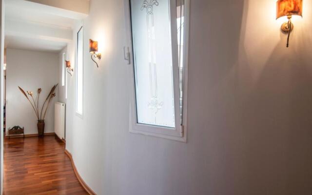 Akrata's Elegant Luxury Suite