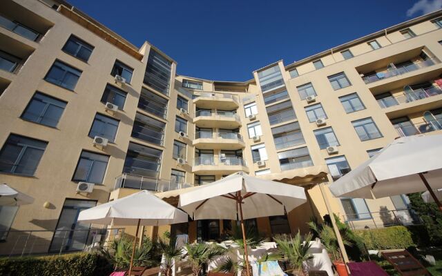 Menada Apartments in Rainbow 1 Complex