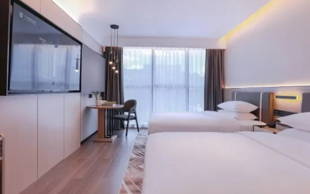 Jiulong Yipin Hotel (Zhijin Ancient City Pedestrian Street)