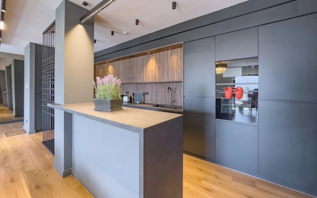 Phaedrus Living Apollo Skyview Penthouse