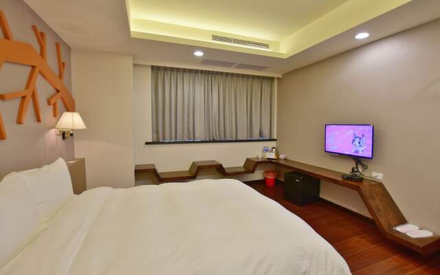 Ruocing Hot Spring Hotel