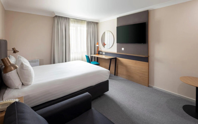 Holiday Inn Reading South M4 Jct11 by IHG