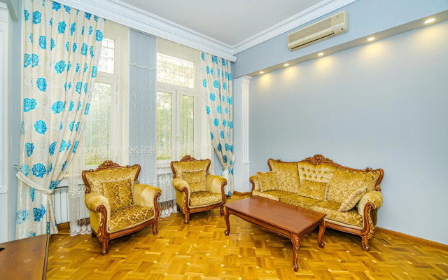 Targovu 5 Room DeLuxe Apartment