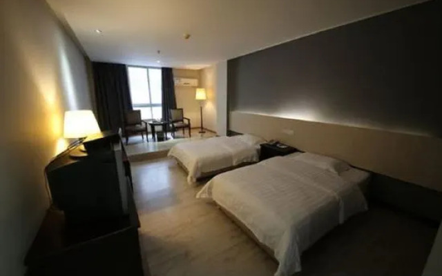 Mingyue Business Hotel(Huaqiang North subway station store)