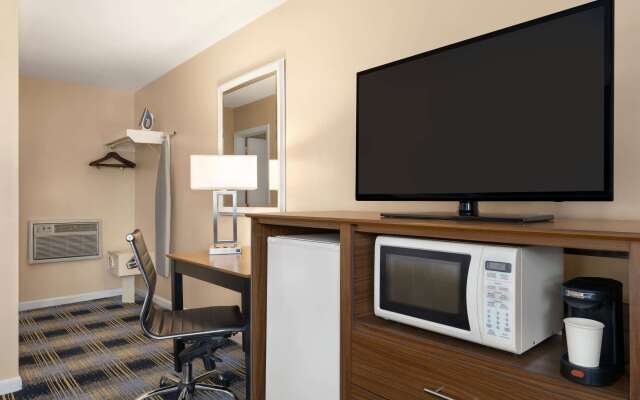 Days Inn by Wyndham Middletown/Newport Area