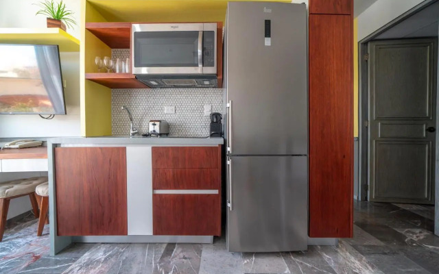 2 Suites, Terrace + Pool - Steps To Indigo Beach!