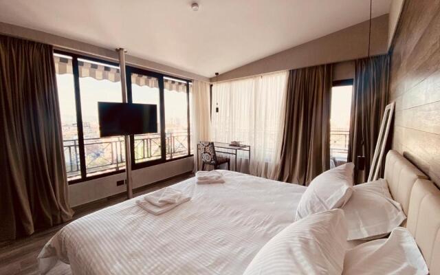 Deluxe Room 01