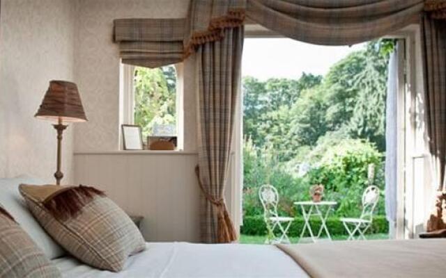 Ravenwood Hall Hotel