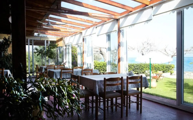 Evoikos beach & resort