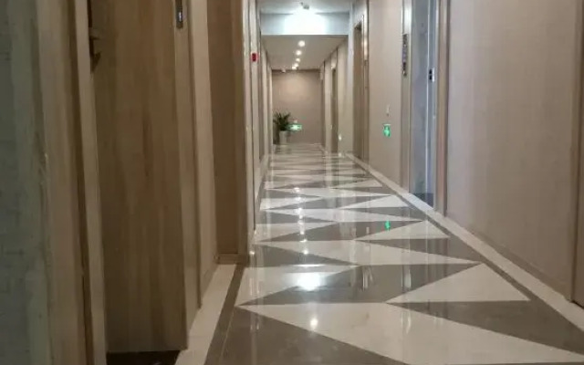 Yushangju Hotel(Chongqing Jinjian Road Metro Station)