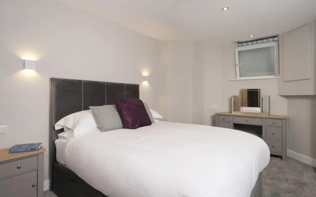 Ferndale s Hideaway - 1 Bedroom Spacious Apartment - Central Ambleside - Parking