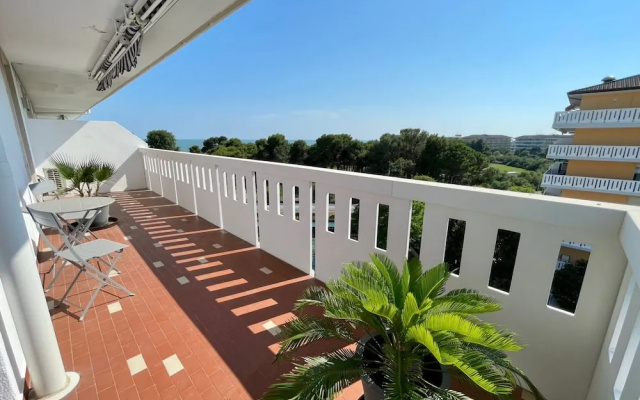 Flat With Luminous Balcony by the sea
