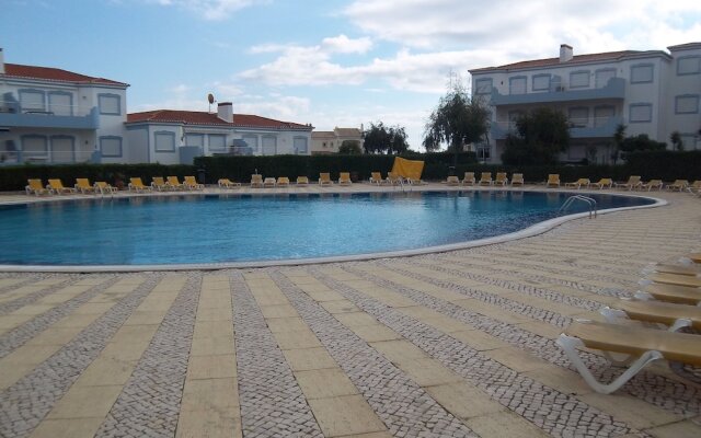 Rent Villa and Apartment in Oasis Parque Country Club, Nr. Portimao, Algarve