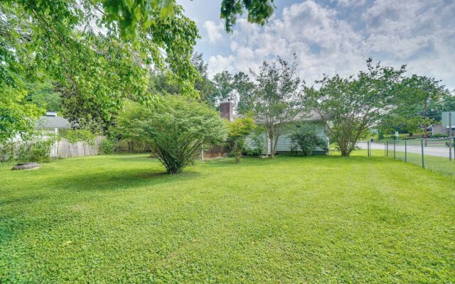 Oak Ridge Retreat w/ Porch < 1 Mi to Downtown