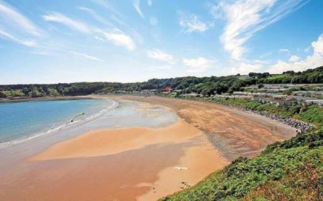 Lydstep Beach BayView 2021 3-Bedroom Holiday Home.