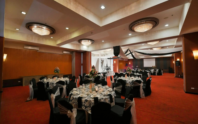 Paseo Premiere Hotel