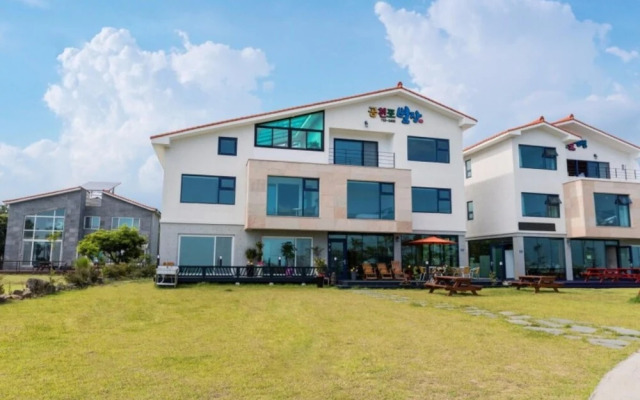 Seogwipo Gongcheonpo Villa Pension