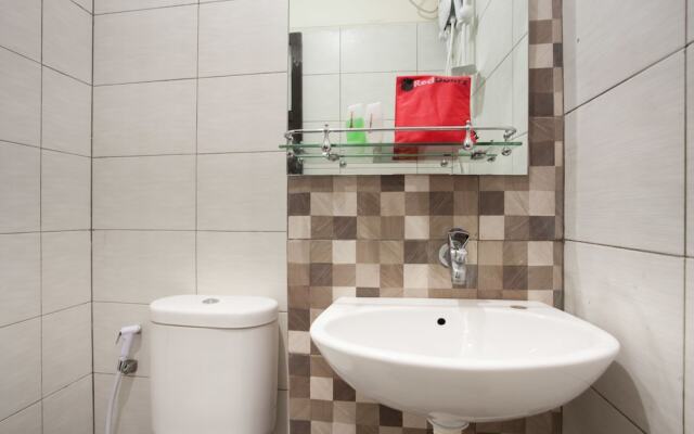 RedDoorz Plus @ K23 Rungkut Madya