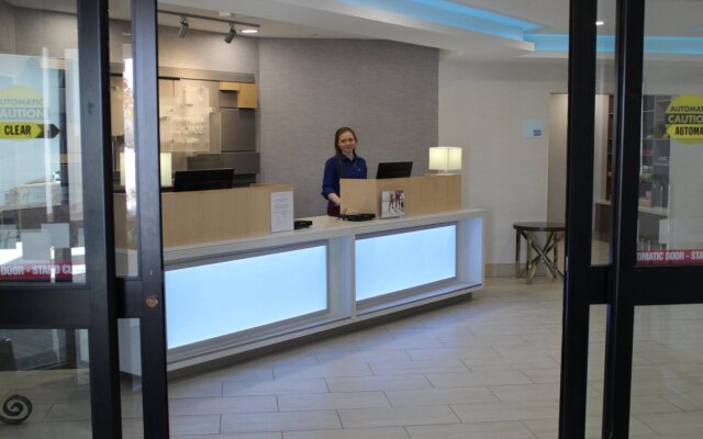 Holiday Inn Express & Suites Bradley Airport by IHG