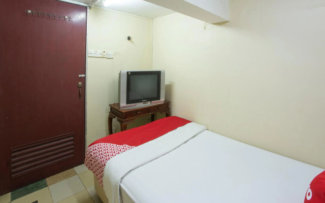 SPOT ON 90137 Casavilla Hotel Pudu